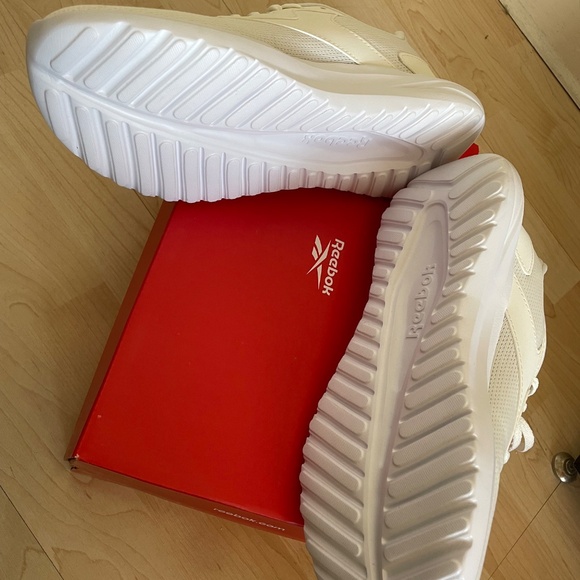 *NEW* Reebok women’s 9 Energen Lux Running shoes - Picture 3 of 3